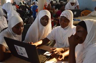 12605331_923838451056316_1491226659417552892_o